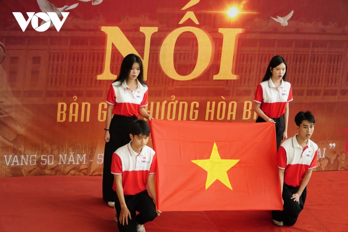  noi - ban giao huong hoa binh cua sinh vien truong cD phat thanh - truyen hinh ii hinh anh 6
