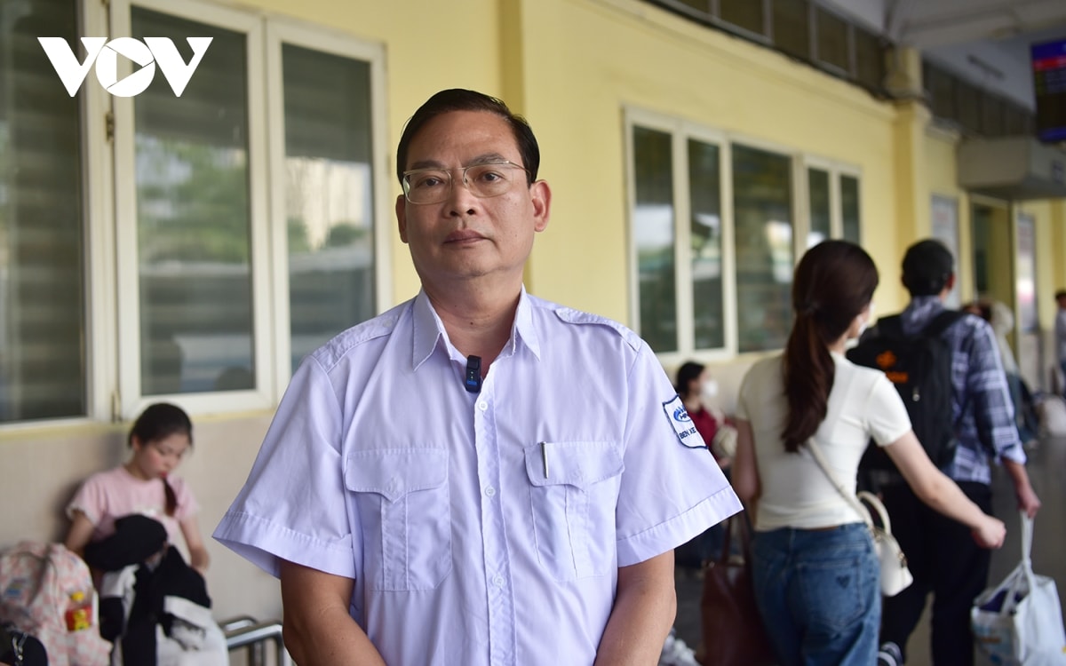 ben xe ha noi dong duc khi nguoi dan nuom nuop do ve que nghi le dip 30 4 - 1 5 hinh anh 5