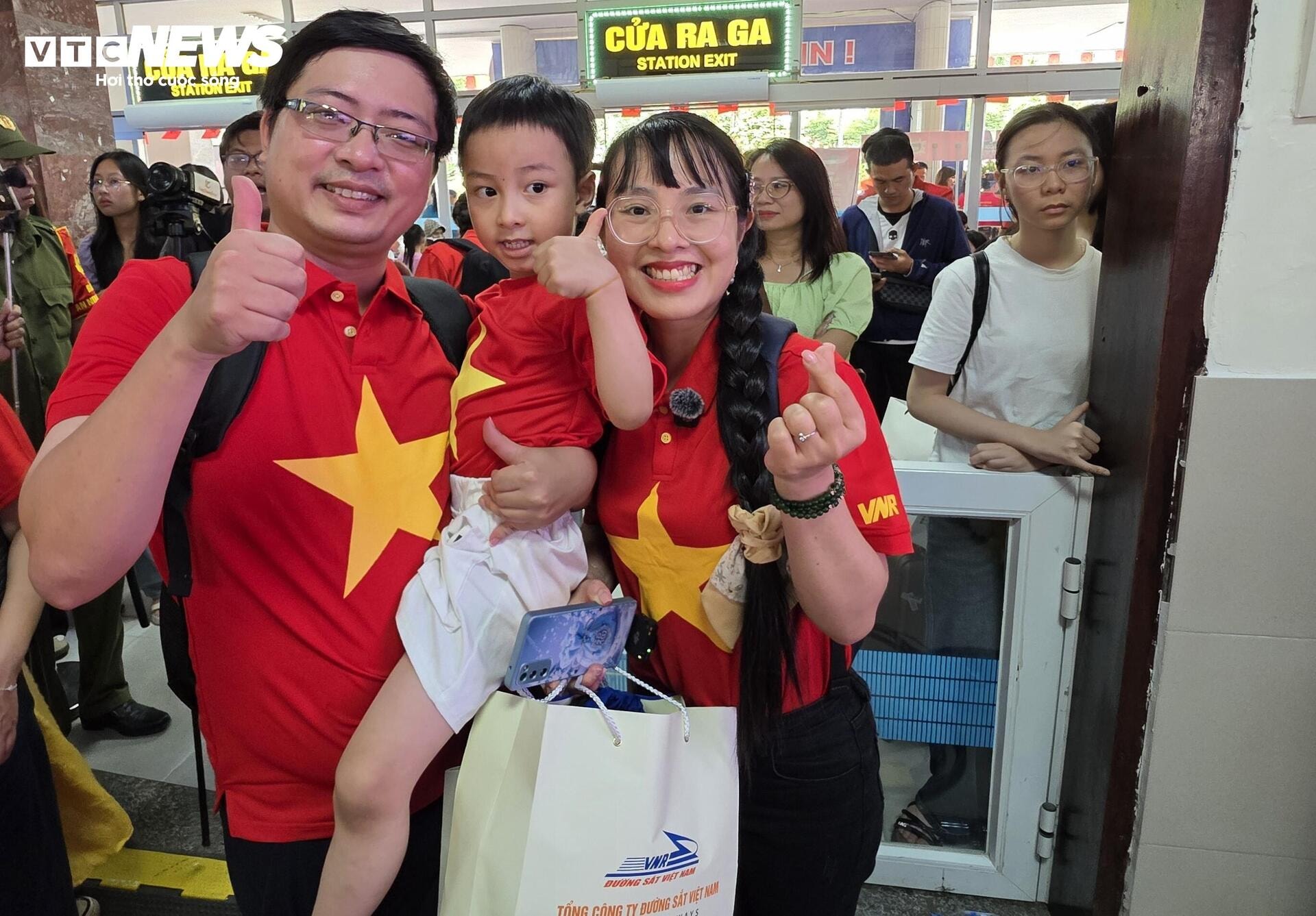 Xúc động khoảnh khắc hai đoàn tàu Thống Nhất gặp nhau tại Đà Nẵng - 10