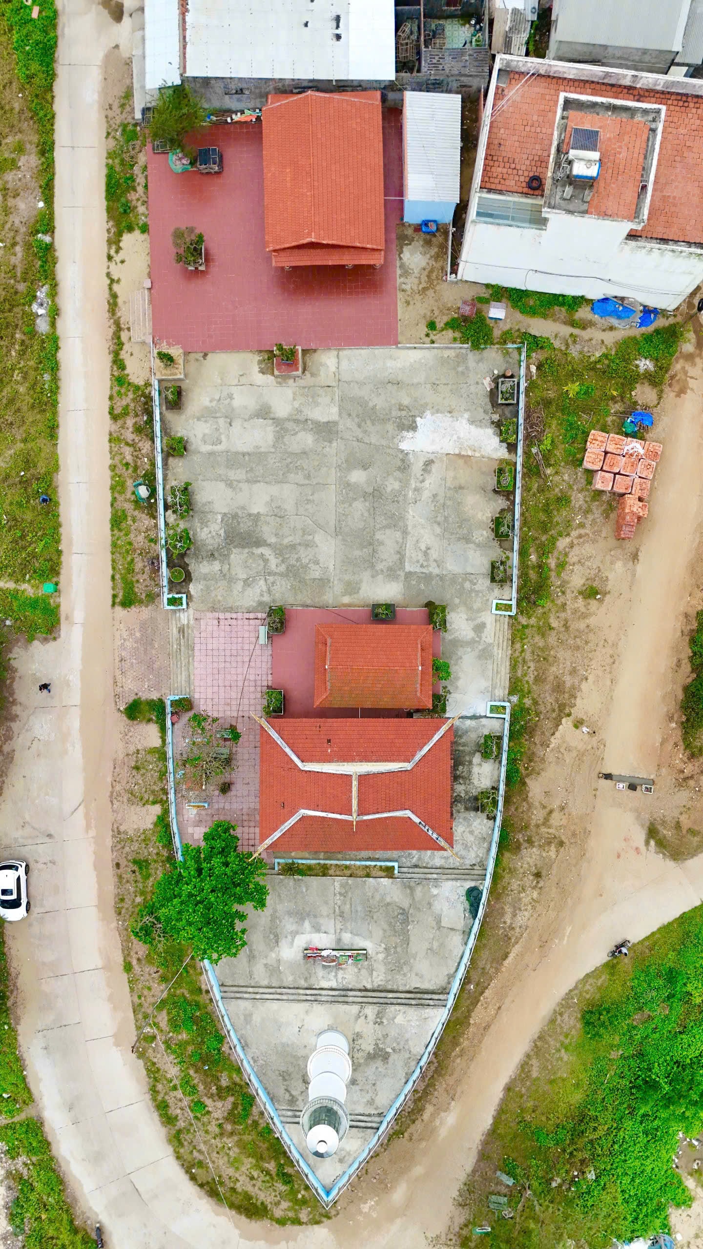 Lạ mắt ngôi miếu hình con tàu độc nhất vô nhị ở Quảng Ngãi - 8