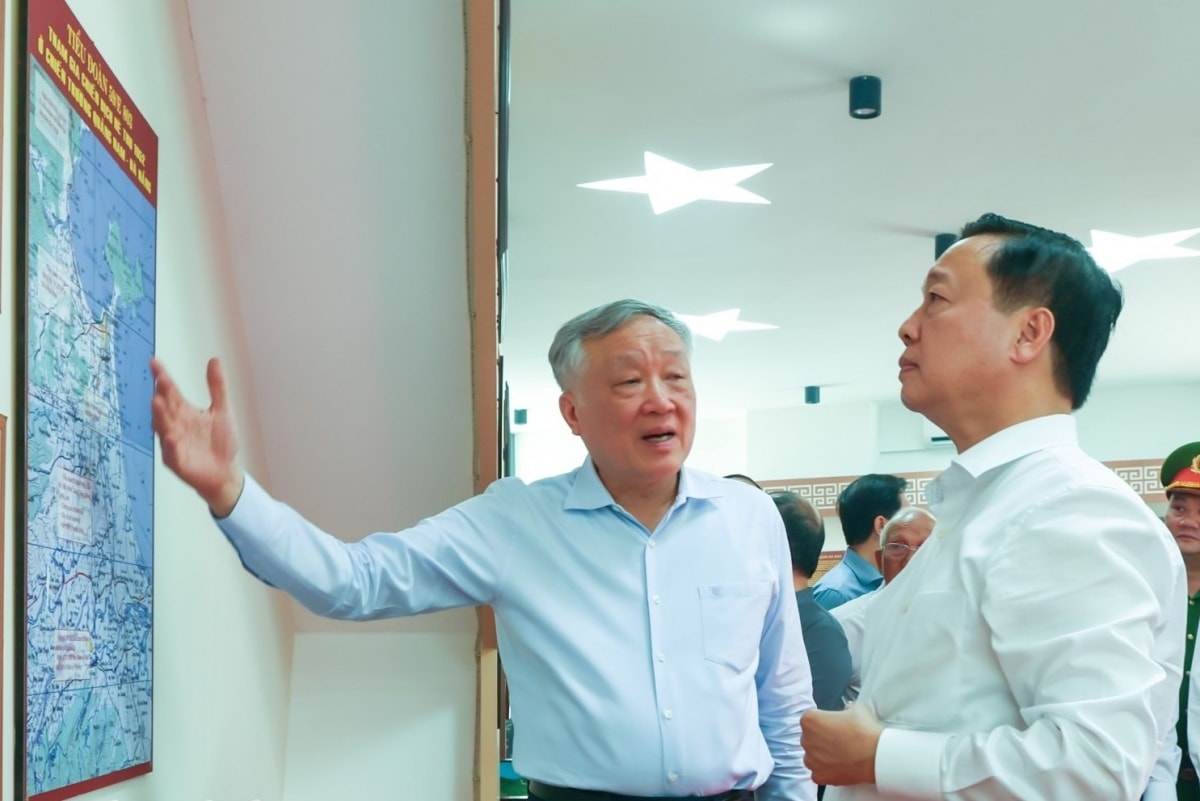 pho thu tuong nguyen hoa binh dang huong tai khu luu niem vuon gon - Da ban hinh anh 2