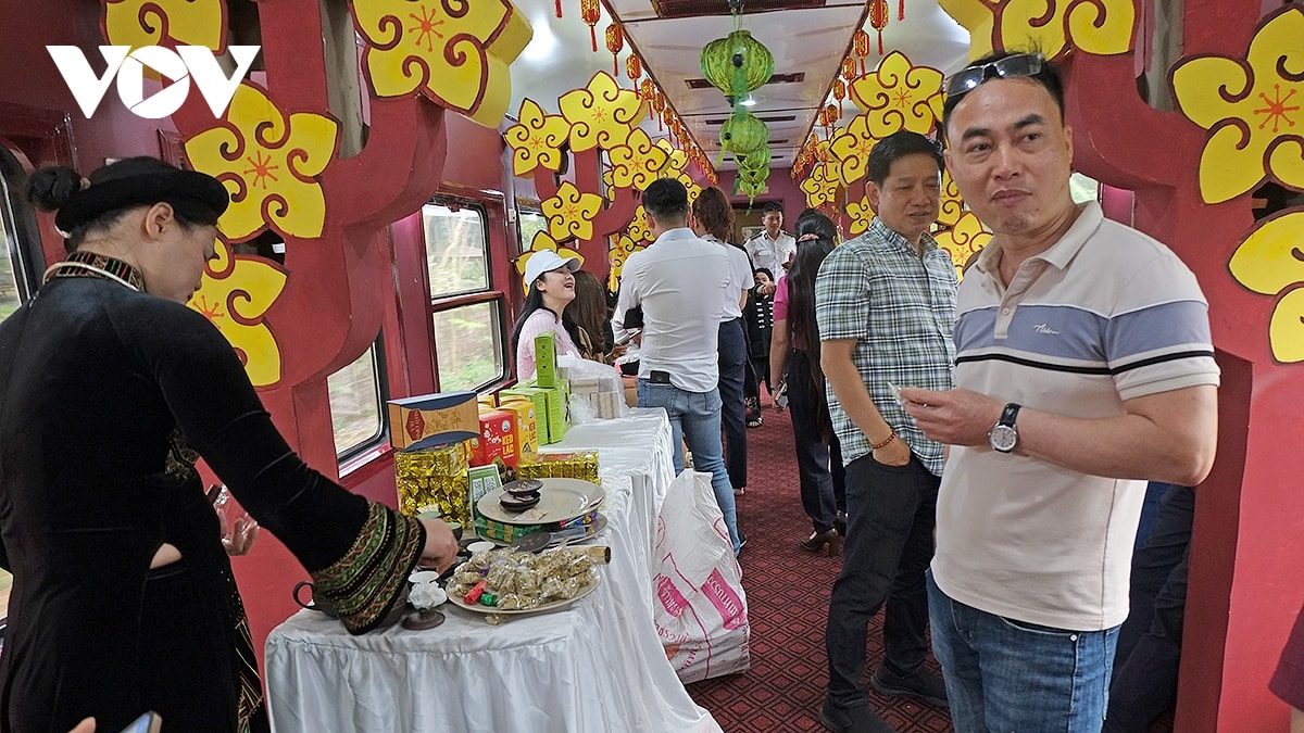 Da dang san pham du lich voi chu de trai nghiem xu tra dam da ban sac hinh anh 2