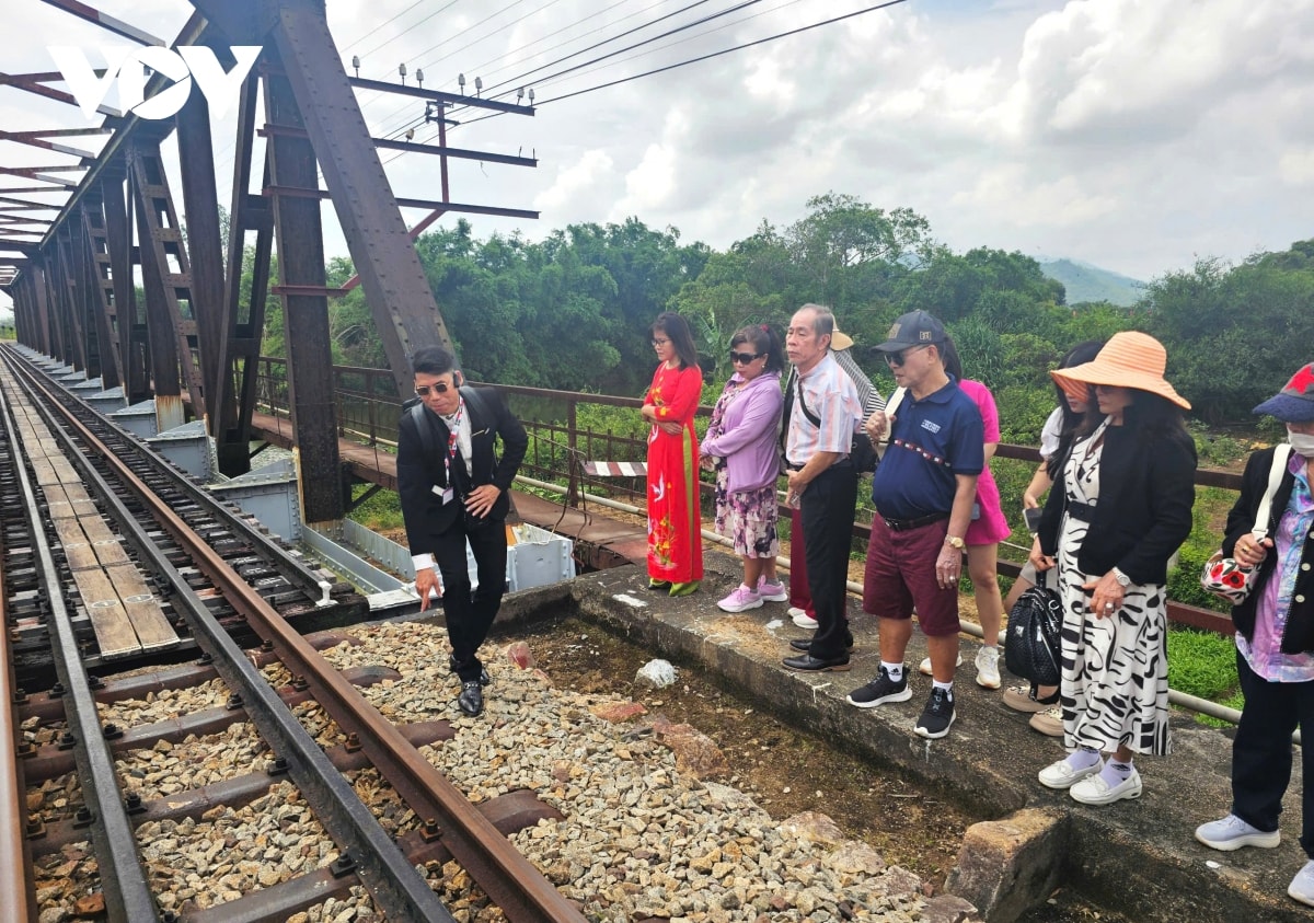 trải nghiệm tàu hỏa hành trình văn hóa về miền đất võ hình ảnh 2 trai nghiem tau hoa hanh trinh van hoa ve mien dat vo hinh anh 2