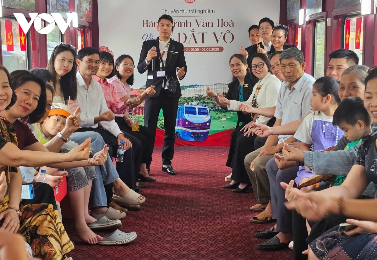 trải nghiệm tàu hỏa hành trình văn hóa về miền đất võ hình ảnh 1 trai nghiem tau hoa hanh trinh van hoa ve mien dat vo hinh anh 1