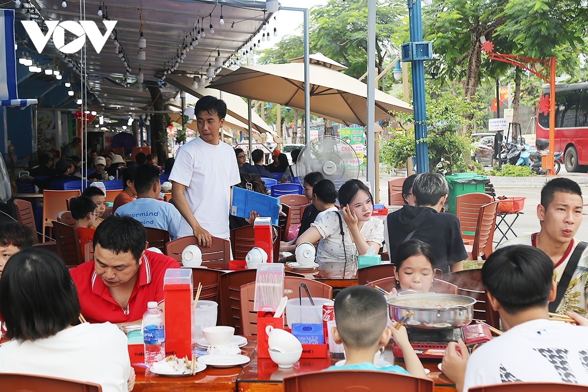 thành phố hạ long nhộn nhịp đón du khách tới xem carnaval hình ảnh 5 thanh pho ha long nhon nhip don du khach toi xem carnaval hinh anh 5