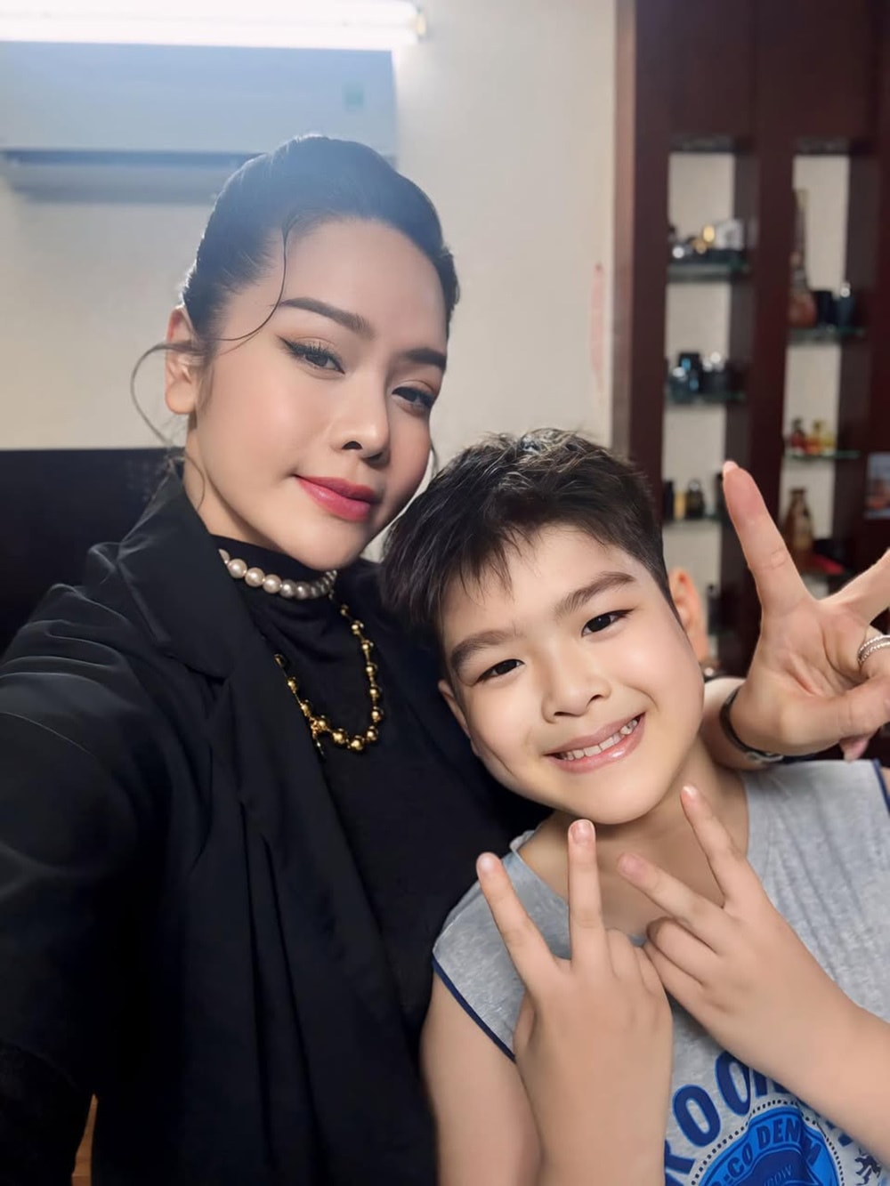 Sao Việt 2/5: Vợ chồng Trấn Thành đi 'hâm nóng', Bằng Kiều mừng sinh nhật mẹ - 11