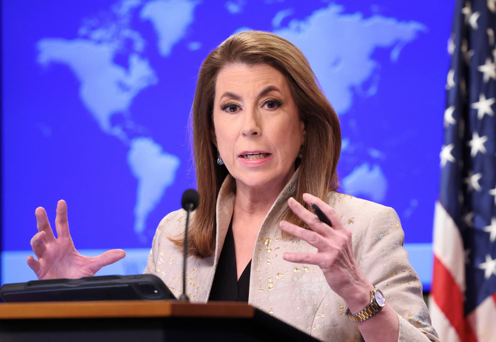 Bà Tammy Bruce.