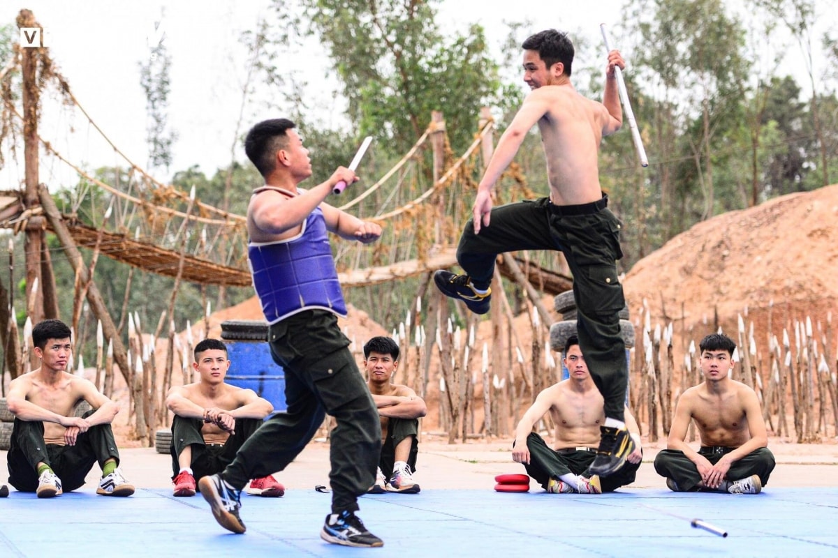 xem canh sat chong khung bo du day, tac chien tong hop tren song nuoc va dam lay hinh anh 11