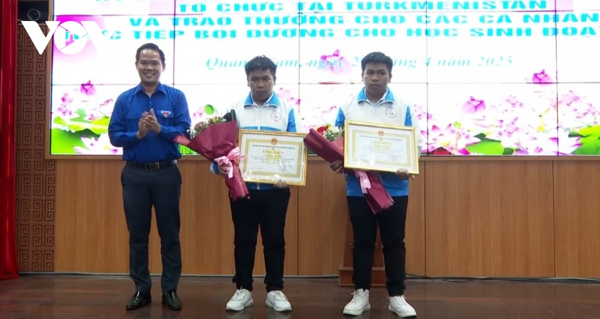 anh em song sinh xu quang cung doat giai toan quoc te hinh anh 5