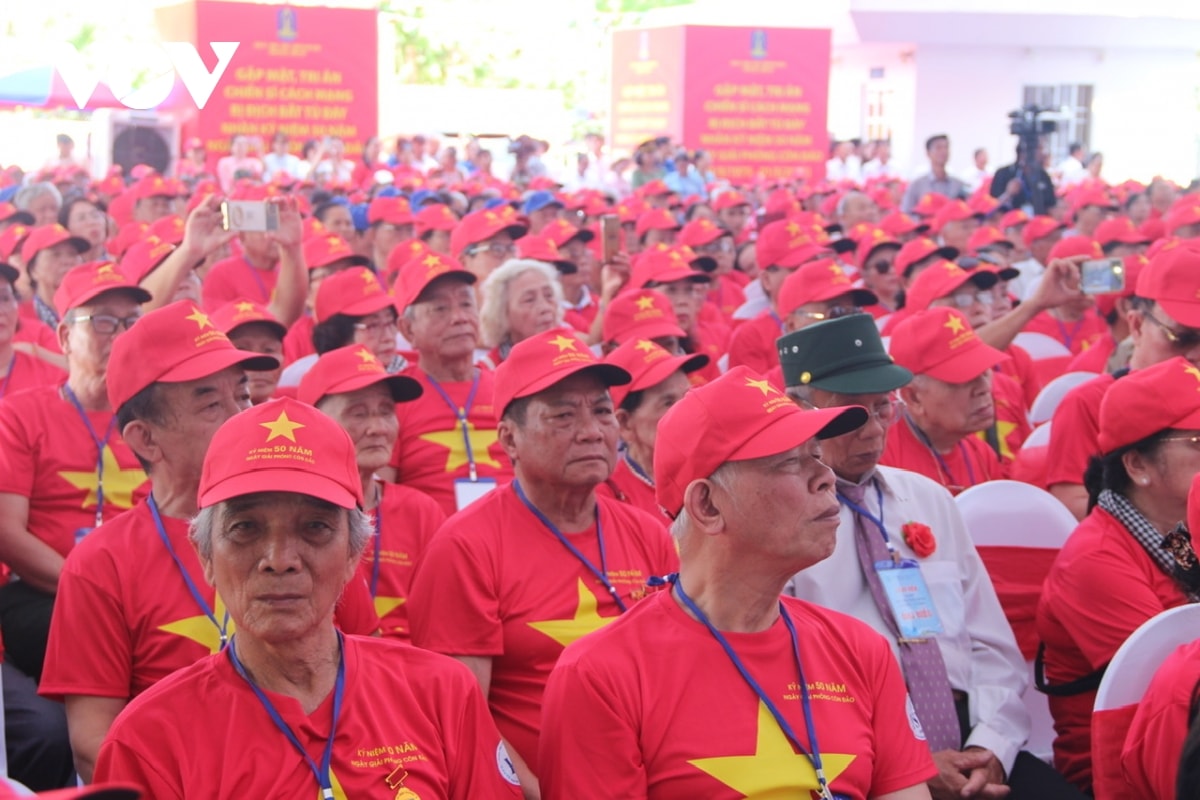 thủ tướng phạm minh chính gặp mặt gần 700 cựu tù chính trị côn Đảo hình ảnh 2 thu tuong pham minh chinh gap mat gan 700 cuu tu chinh tri con Dao hinh anh 2