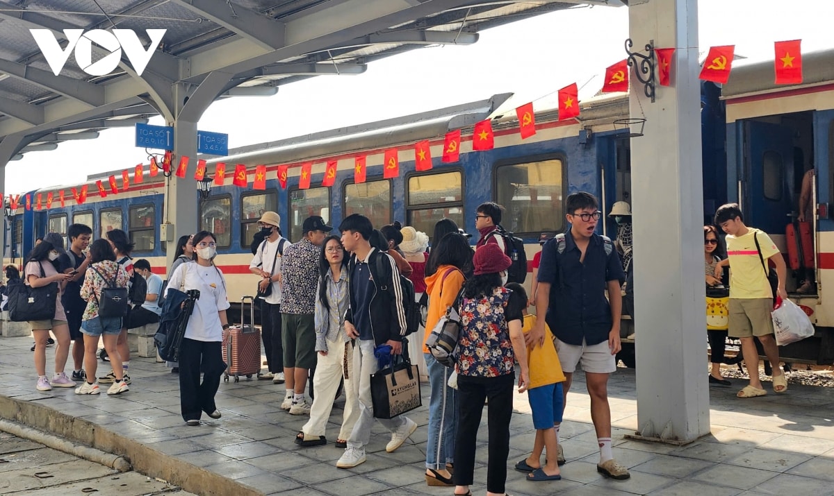 city tour hải phòng thu hút đông đảo du khách trong dịp nghỉ lễ hình ảnh 1 city tour hai phong thu hut dong dao du khach trong dip nghi le hinh anh 1