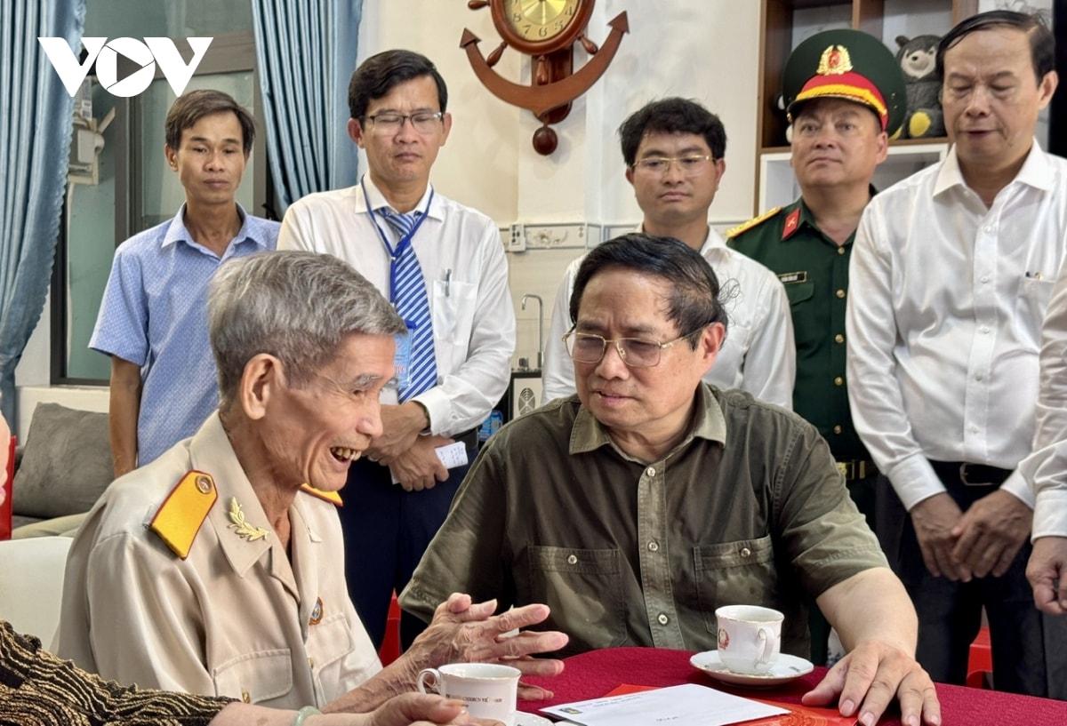 thủ tướng phạm minh chính dự lễ viếng, tri ân liệt sĩ tại côn Đảo hình ảnh 5 thu tuong pham minh chinh du le vieng, tri an liet si tai con Dao hinh anh 5
