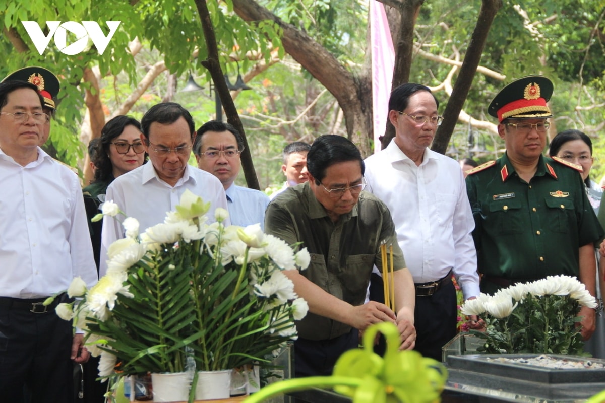 thu tuong pham minh chinh du le vieng, tri an liet si tai con Dao hinh anh 3
