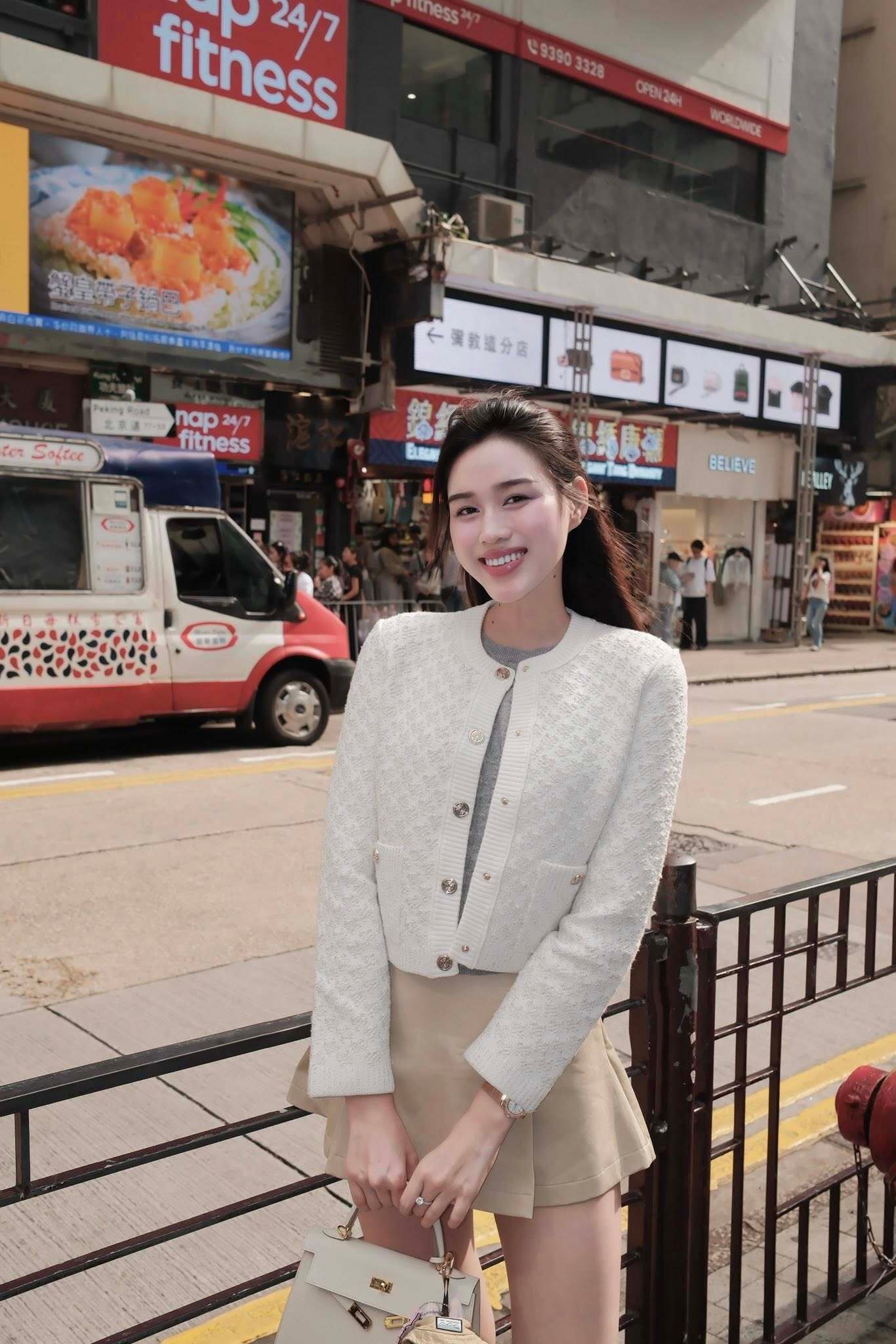 Sao Việt 4/5: Kim Lý thân thiết bên con riêng của vợ, Đỗ Thị Hà đẹp rạng ngời - 3