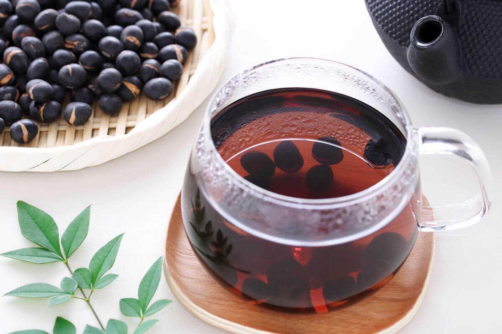 Uống đỗ đen rang giúp giảm cân hiệu quả. (Ảnh minh họa)