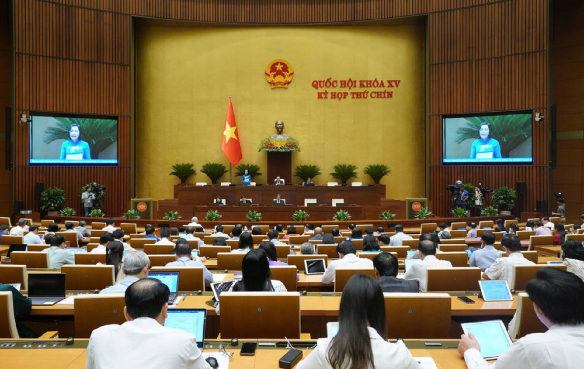 Toàn cảnh phiên họp sáng nay. (Ảnh: Quochoi.vn)