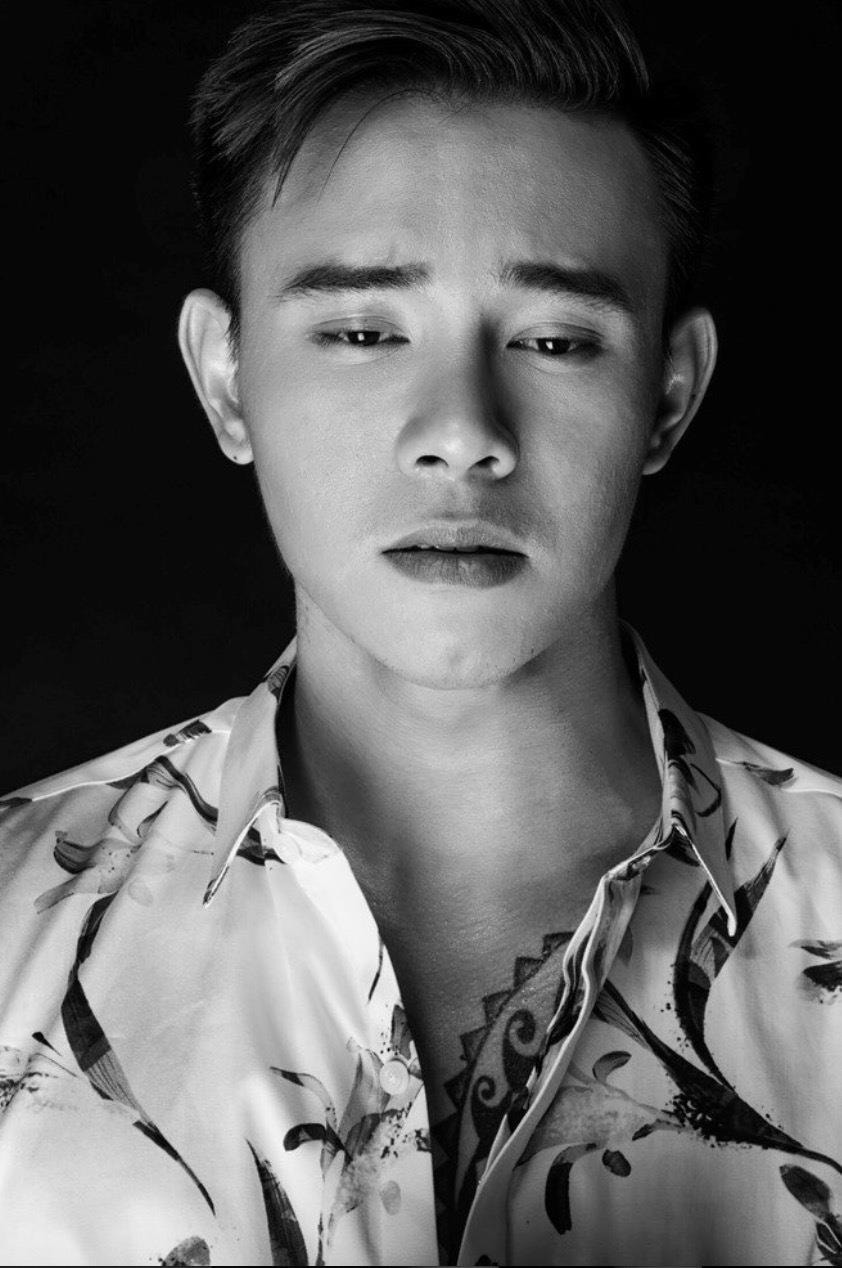 Đông Hùng từng phải gánh món nợ hàng chục tỷ đồng thay mẹ.