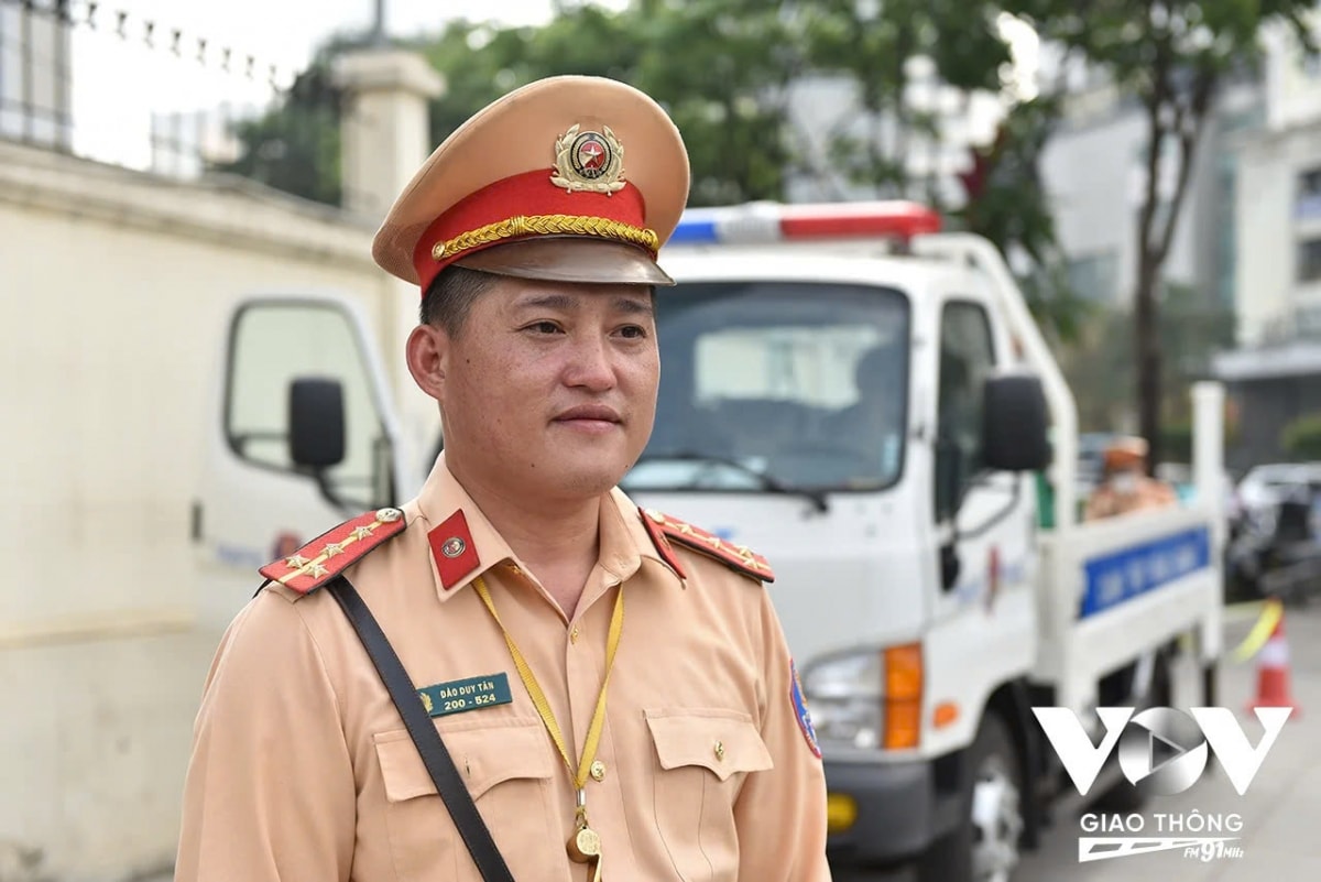 csgt ha noi lap chot, xu ly xe may leo via he hinh anh 14