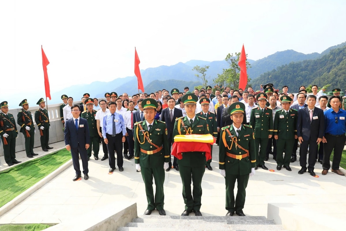 le thuong co va gan bien cong trinh cot co a pa chai hinh anh 2