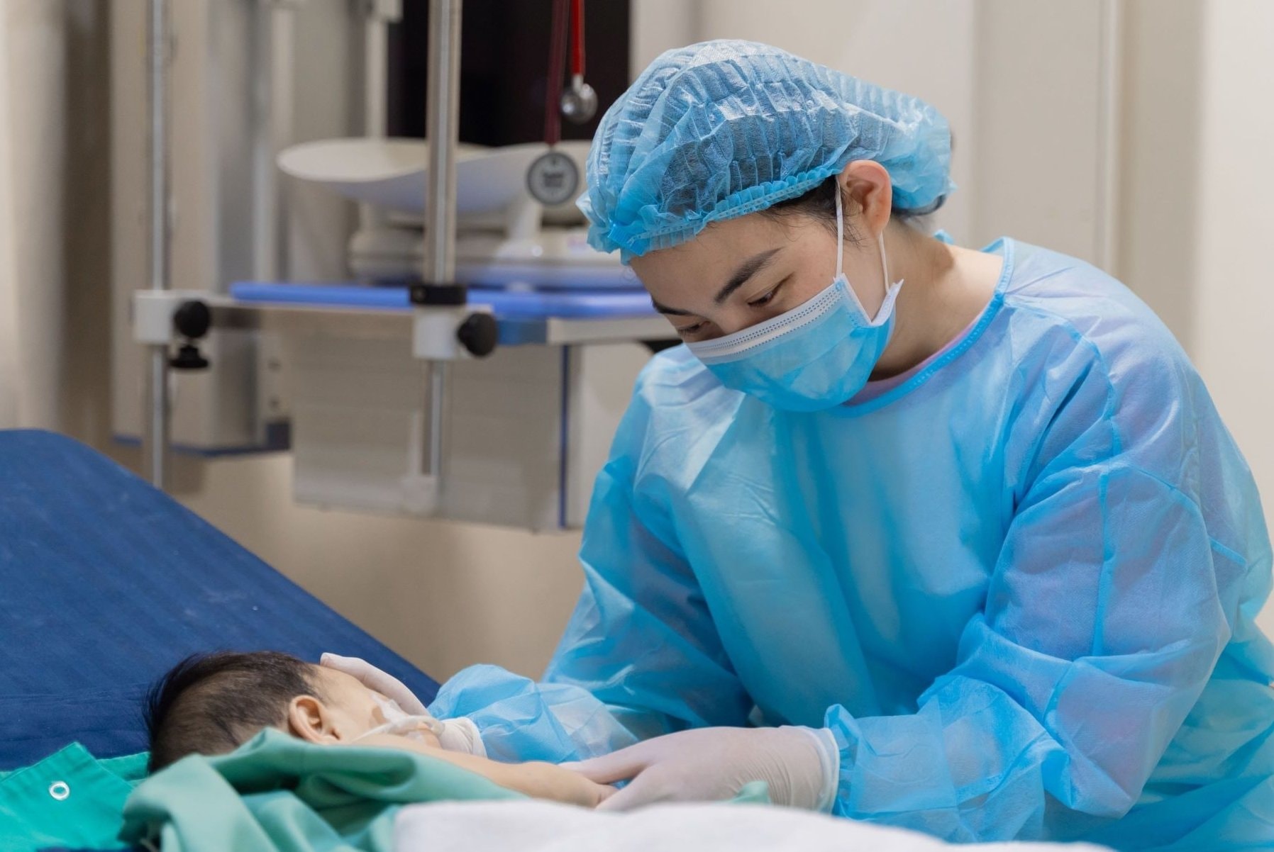 Hiện tại, trẻ ăn ngủ tốt, chức năng gan phục hồi dần. (Ảnh: BVCC)