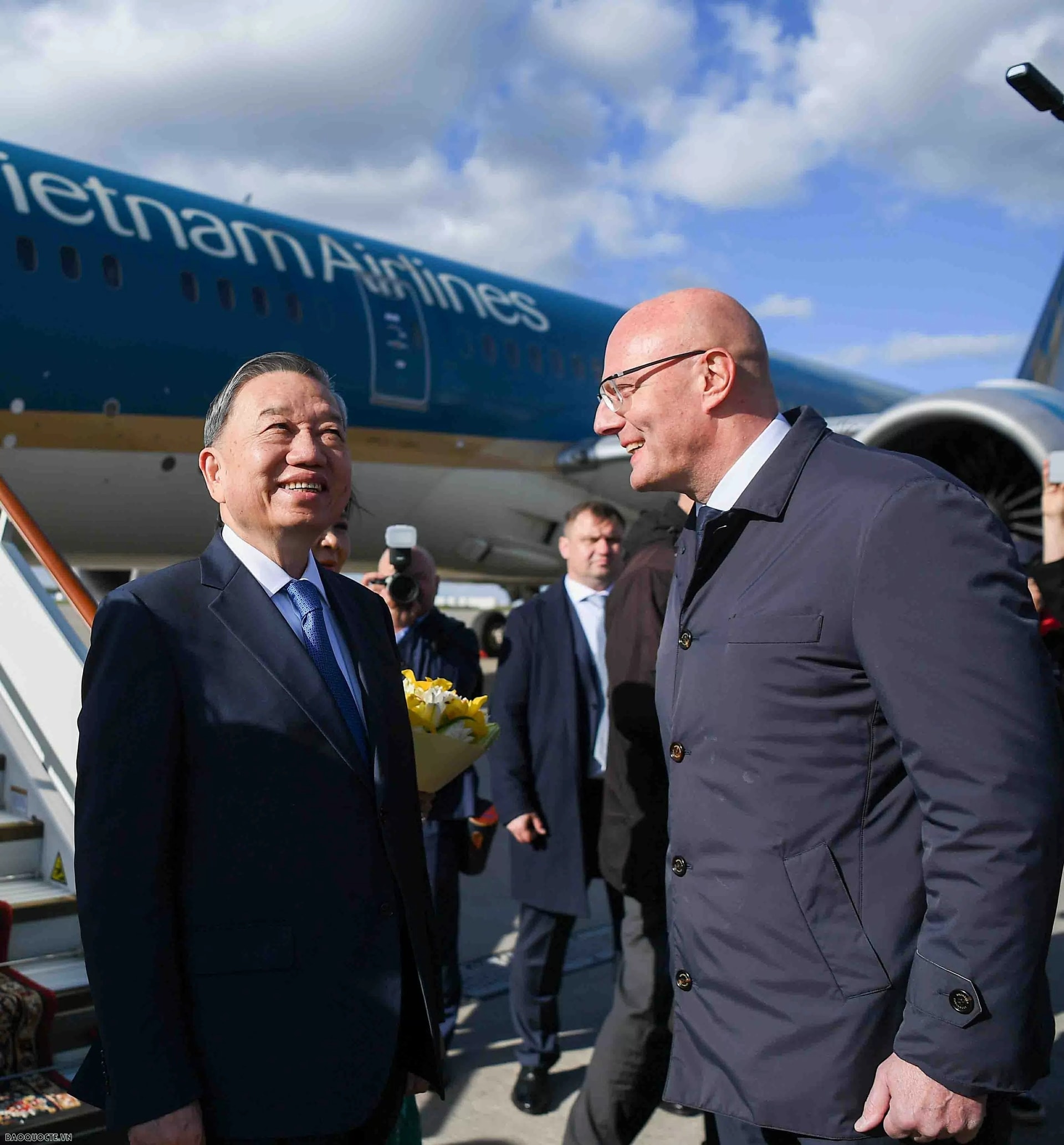 Phó Thủ tướng Nga Dmitry Nikolayevich Chernyshenko đón Tổng Bí thư Tô Lâm và Phu nhân tại sân bay. (Ảnh: Nguyễn Hồng)