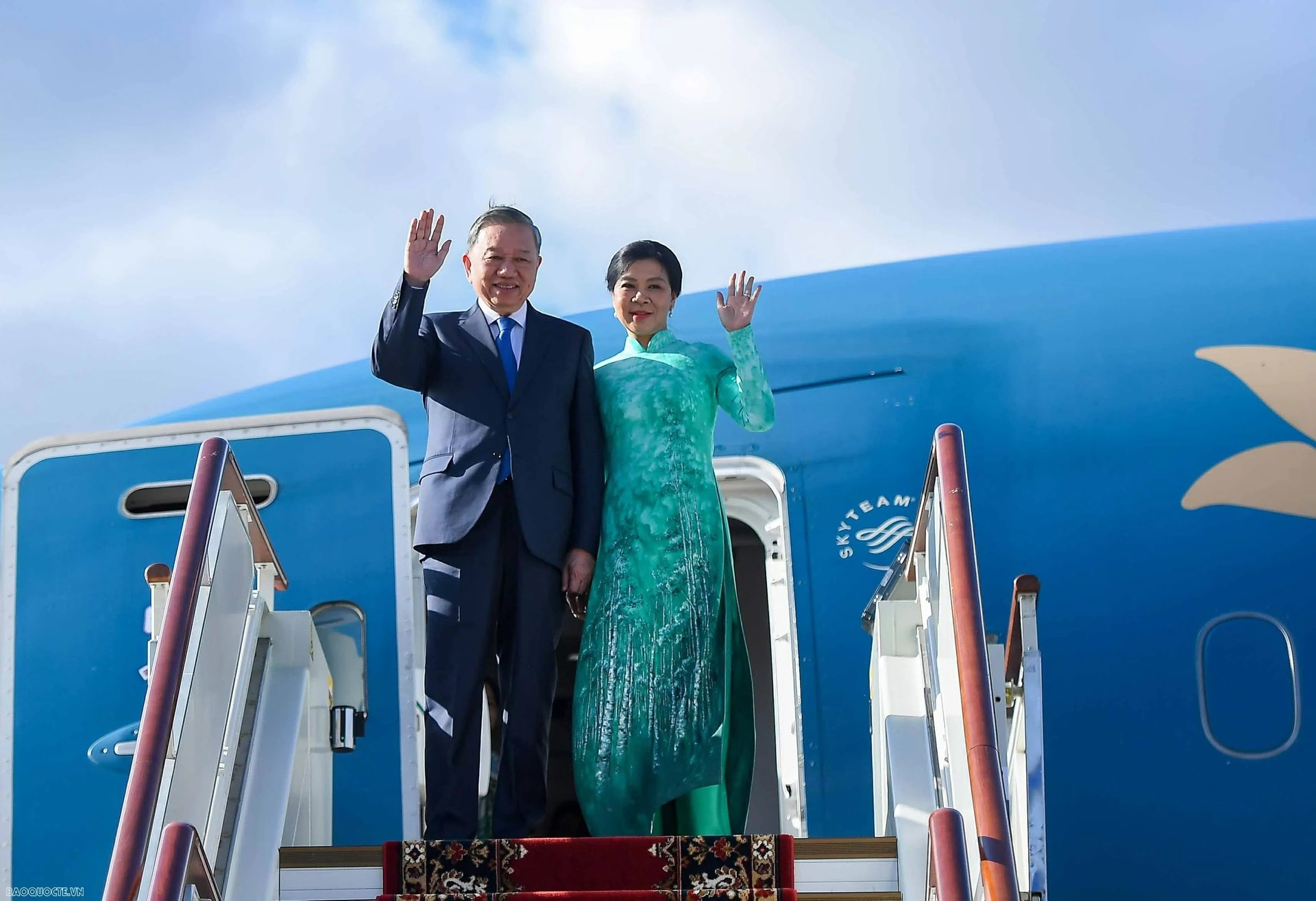 Tổng Bí thư Tô Lâm và Phu nhân Ngô Phương Ly đến Moscow, bắt đầu chuyến thăm chính thức Nga và dự Lễ kỷ niệm 80 năm Ngày chiến thắng trong Chiến tranh Vệ quốc vĩ đại. (Ảnh: Nguyễn Hồng)