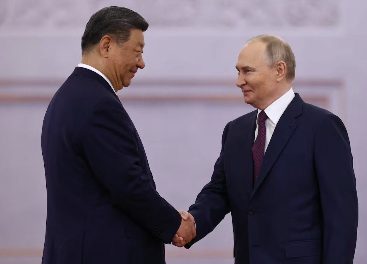 Hai nhà lãnh đạo gặp gỡ tại điện Kremlin (Ảnh: Reuters)