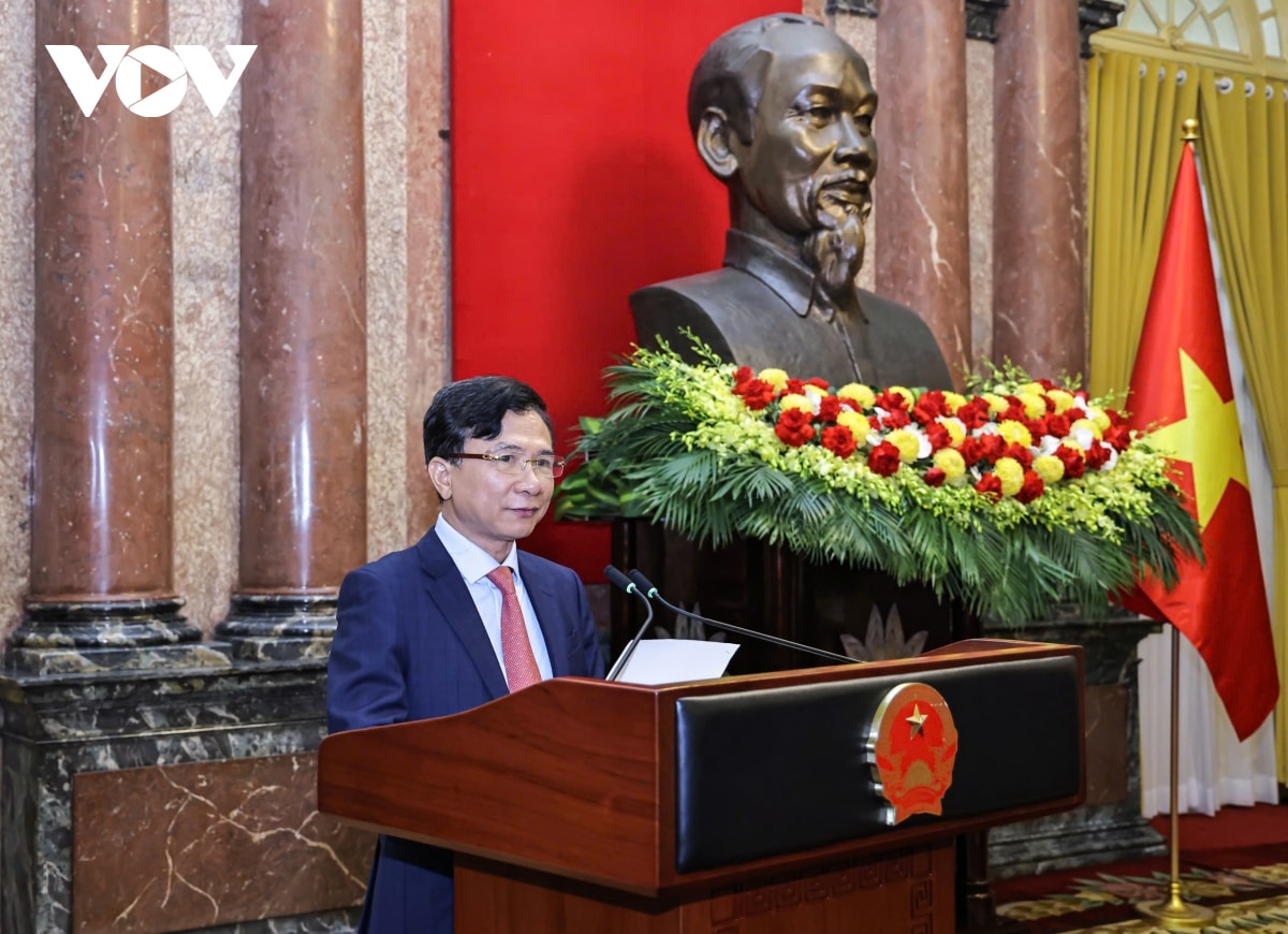 chủ tịch nước trao quyết định bổ nhiệm 3 phó chủ nhiệm văn phòng chủ tịch nước hình ảnh 3 chu tich nuoc trao quyet dinh bo nhiem 3 pho chu nhiem van phong chu tich nuoc hinh anh 3
