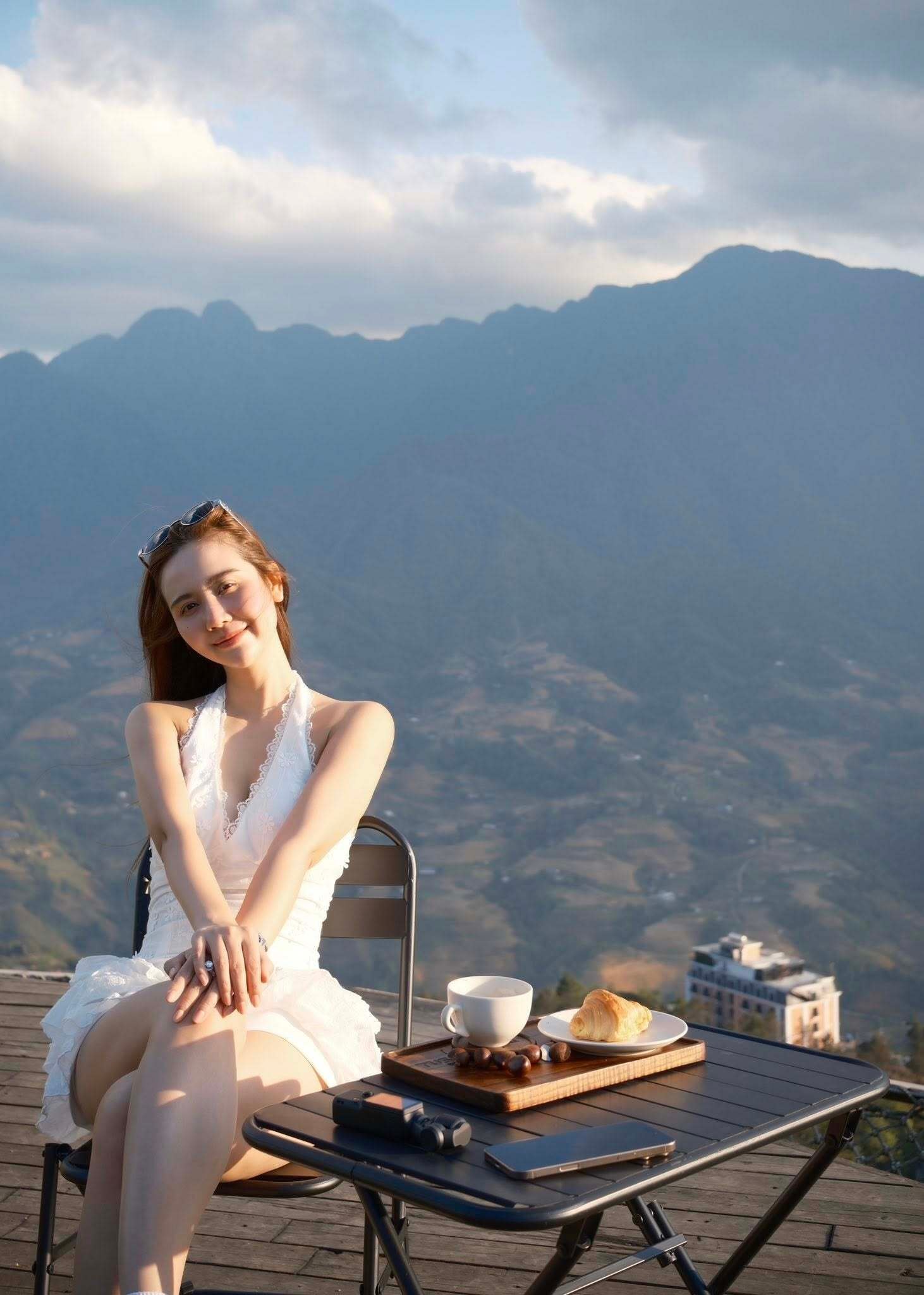 Sao Việt 9/5: Chi Bảo tình tứ bên vợ trẻ kém 16 tuổi, Tùng Dương nhập viện - 9