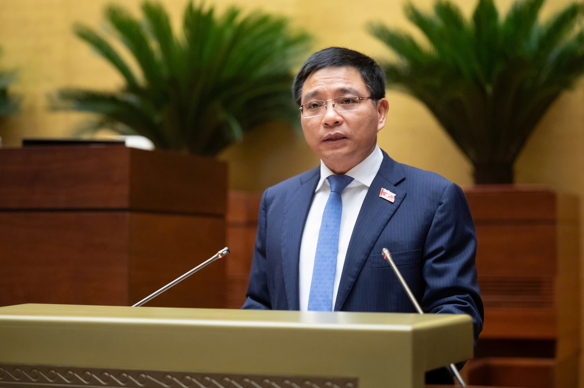Bộ trưởng Tài chính Nguyễn Văn Thắng phát biểu sáng nay (Ảnh: Quochoi.vn)
