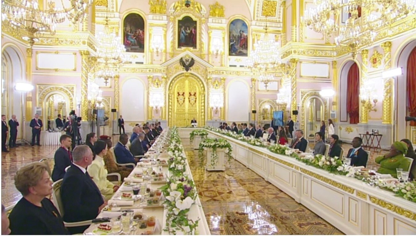 Tổng thống Vladimir Putin chủ trì bữa tiệc. (Ảnh: Kremlin.ru)