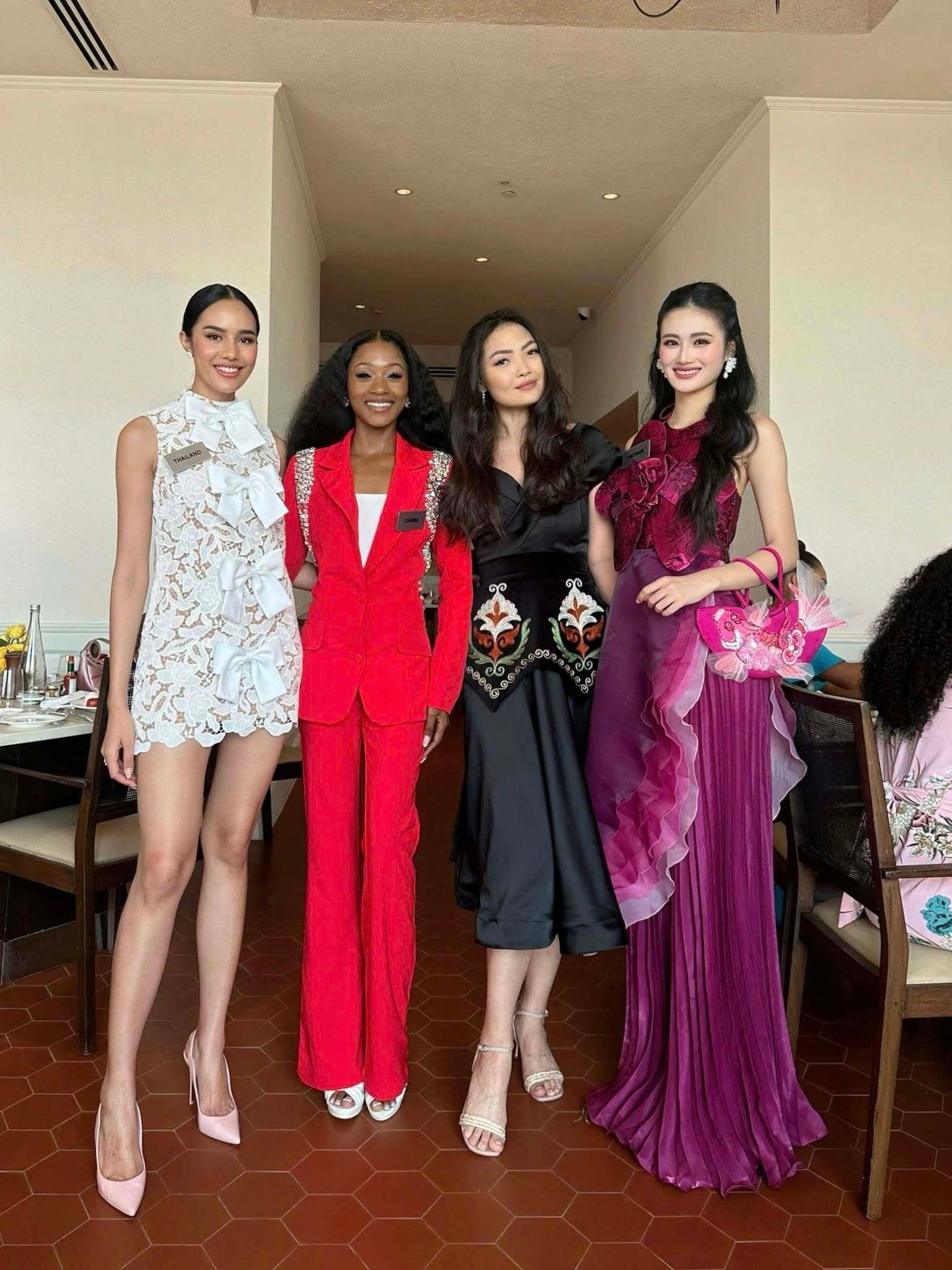 Sau 4 ngày nhập cuộc Miss World, hình ảnh của hoa hậu Ý Nhi nhận được phản hồi tốt. Không chỉ giữ vững phong thái rạng rỡ và tự tin, đại diện Việt Nam còn ghi điểm bởi sự chủ động, giao tiếp tự nhiên và khả năng nói tiếng Anh tốt.