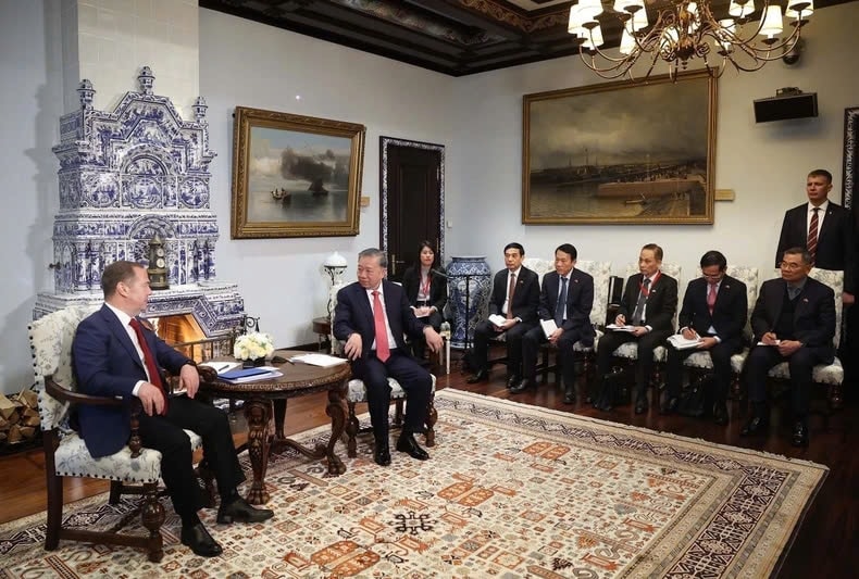 tổng bí thư tô lâm hội kiến với chủ tịch Đảng nước nga thống nhất dmitry medvedev hình ảnh 4 tong bi thu to lam hoi kien voi chu tich Dang nuoc nga thong nhat dmitry medvedev hinh anh 4
