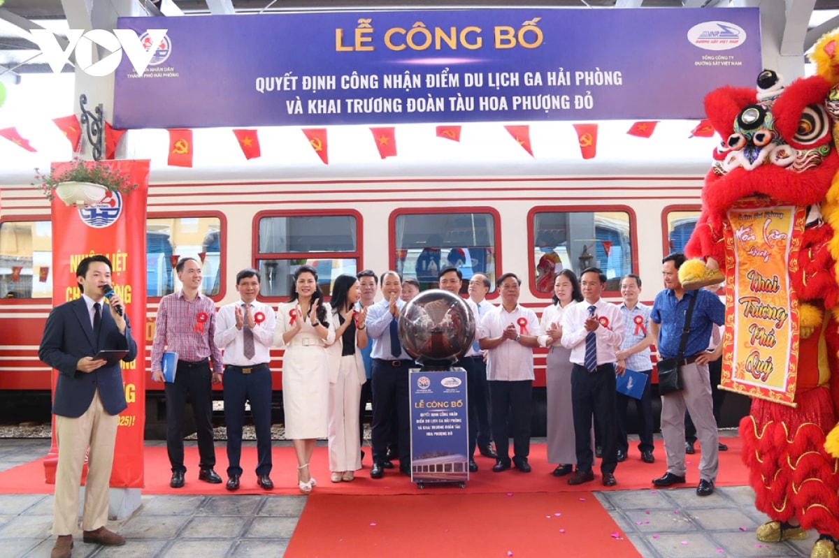 hải phòng khai trương đoàn tàu hạng sang mang tên hoa phượng Đỏ hình ảnh 1 hai phong khai truong doan tau hang sang mang ten hoa phuong Do hinh anh 1