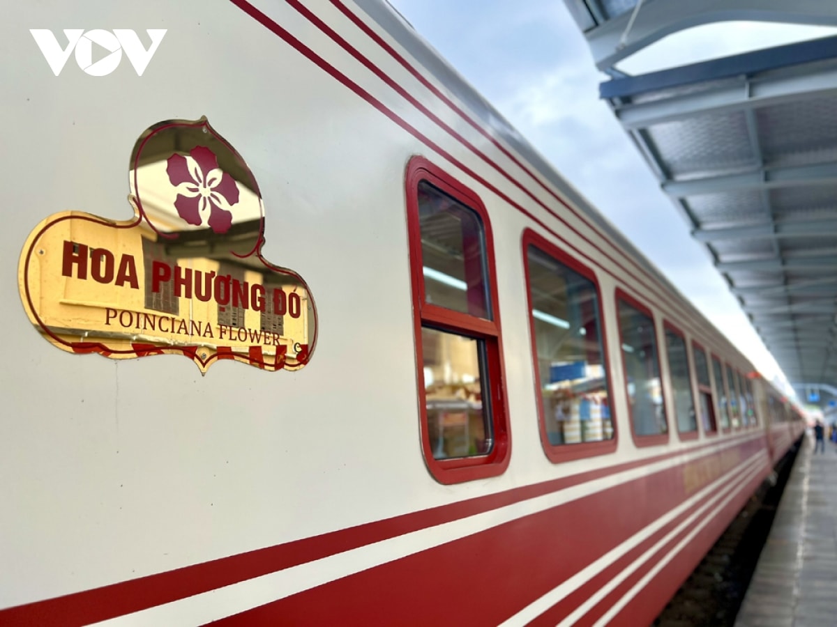 hải phòng khai trương đoàn tàu hạng sang mang tên hoa phượng Đỏ hình ảnh 2 hai phong khai truong doan tau hang sang mang ten hoa phuong Do hinh anh 2
