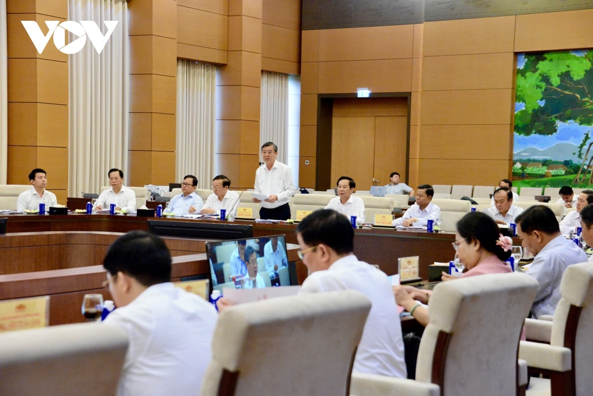 chu tich quoc hoi tuyet doi tranh cuc bo dia phuong, can cong tam gioi thieu nhan su hinh anh 3