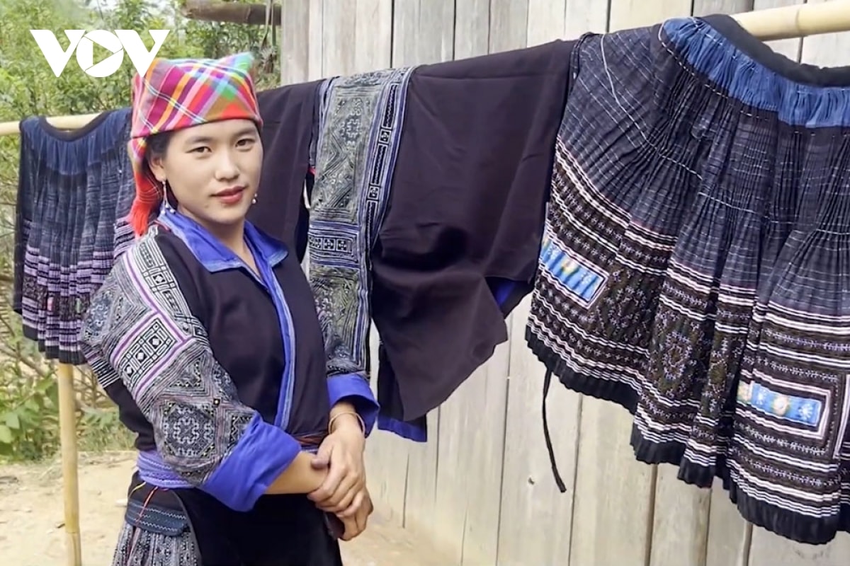 vẽ sáp ong trên vải - trải nghiệm thu hút khách du lịch ở lai châu hình ảnh 3 ve sap ong tren vai - trai nghiem thu hut khach du lich o lai chau hinh anh 3