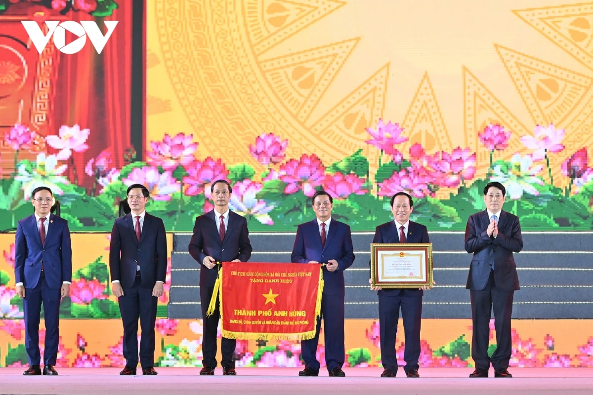 chủ tịch nước lương cường dự kỷ niệm 70 năm ngày giải phóng hải phòng hình ảnh 2 chu tich nuoc luong cuong du ky niem 70 nam ngay giai phong hai phong hinh anh 2
