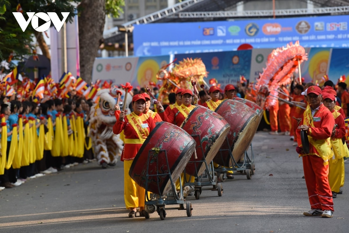 can canh doan xe ruoc xa loi phat vao chua quan su, ha noi hinh anh 5