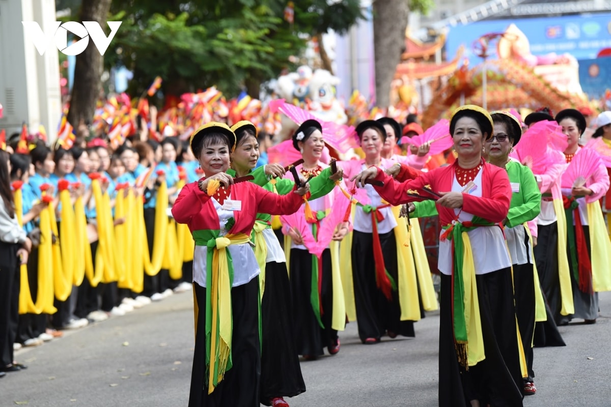 can canh doan xe ruoc xa loi phat vao chua quan su, ha noi hinh anh 6