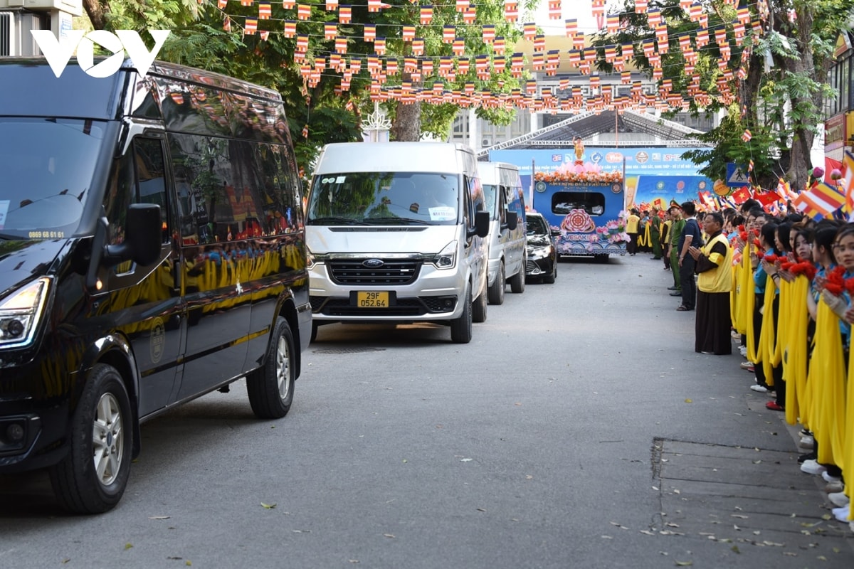 can canh doan xe ruoc xa loi phat vao chua quan su, ha noi hinh anh 11