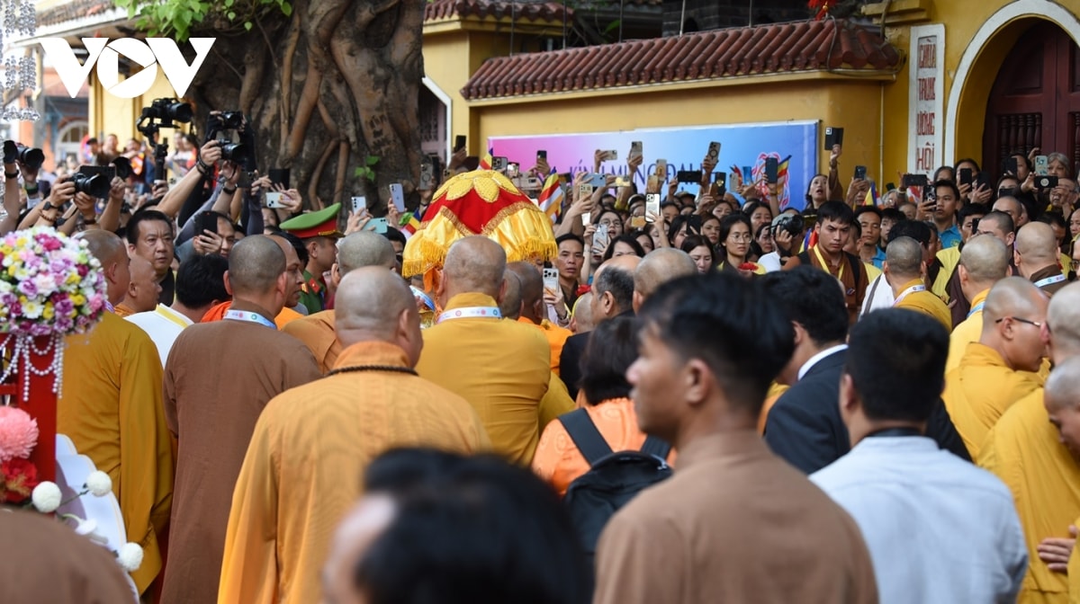can canh doan xe ruoc xa loi phat vao chua quan su, ha noi hinh anh 14