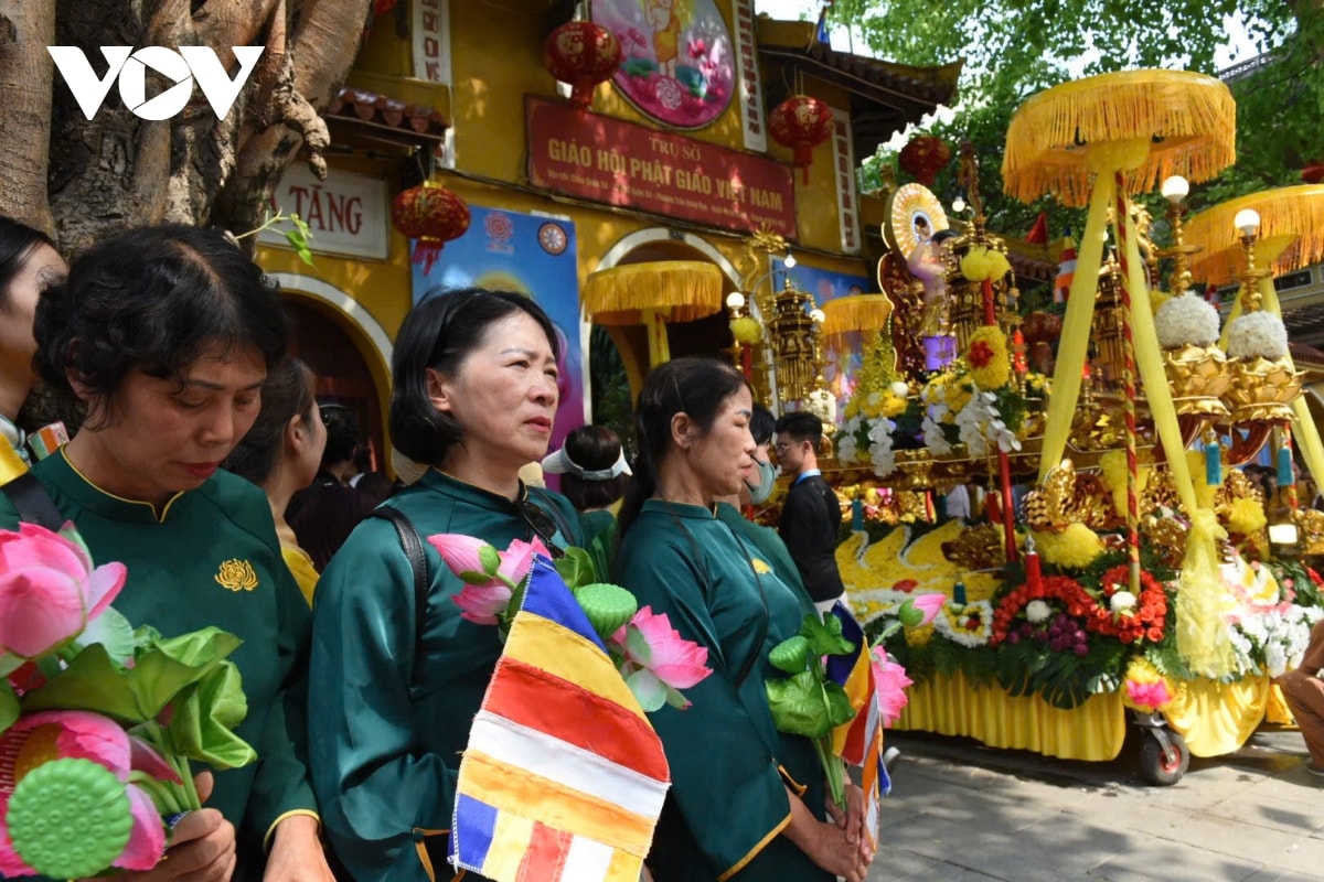 xa loi phat den san bay noi bai, hang nghin phat tu thanh kinh cho don hinh anh 6
