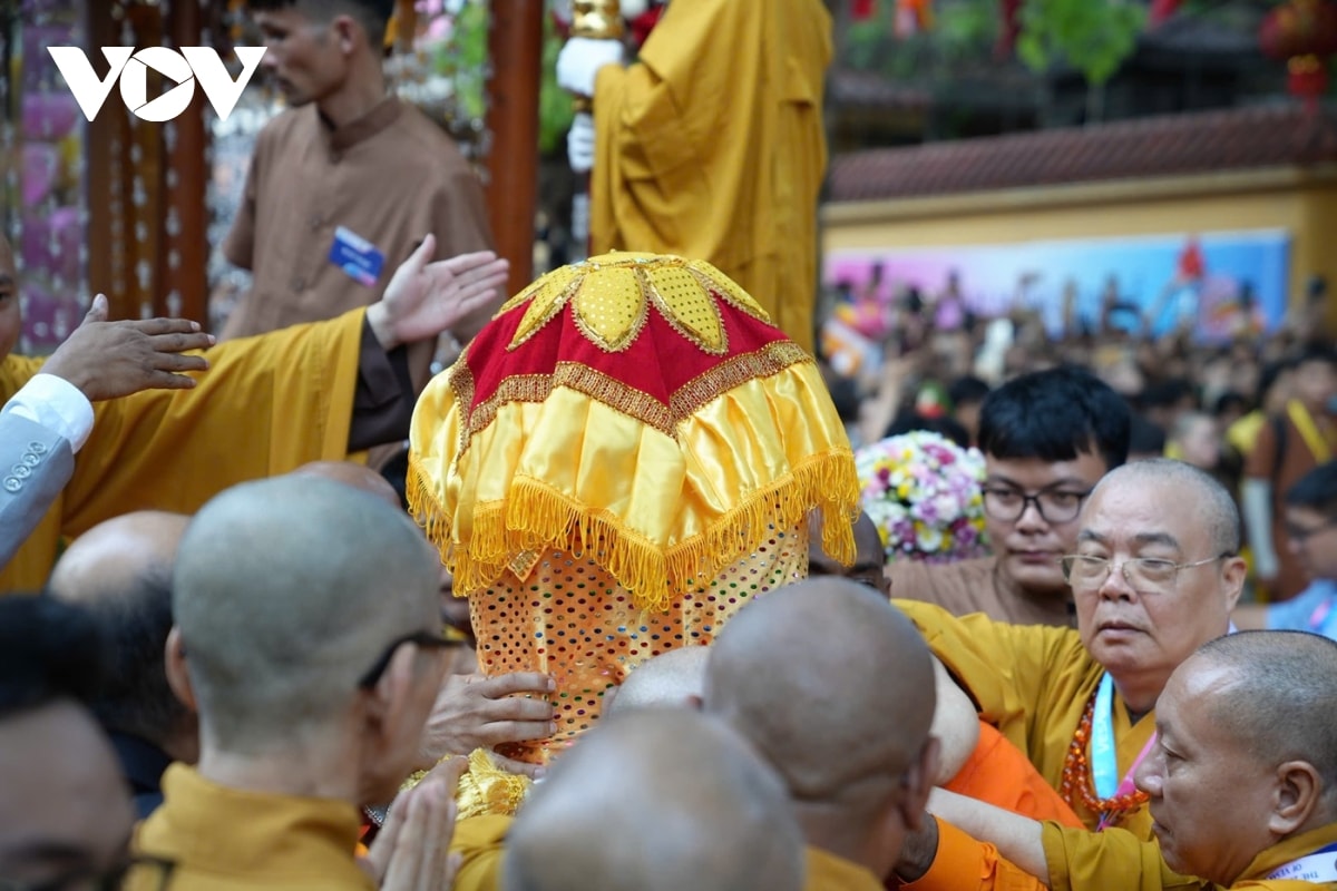 can canh doan xe ruoc xa loi phat vao chua quan su, ha noi hinh anh 13