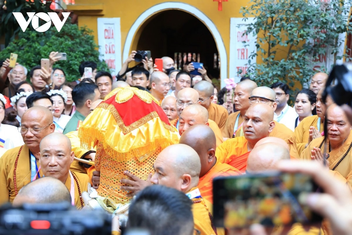can canh doan xe ruoc xa loi phat vao chua quan su, ha noi hinh anh 15
