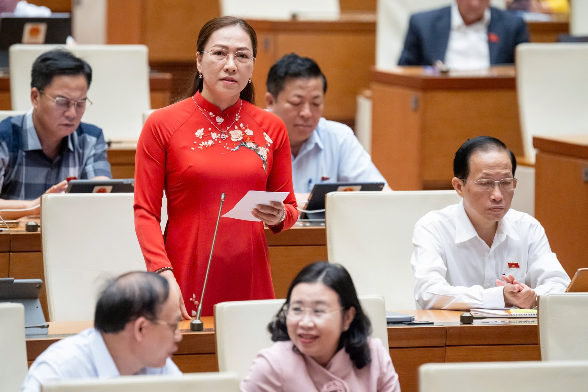 Đại biểu Nguyễn Thị Yến Nhi phát biểu chiều nay. (Ảnh: Quochoi.vn)