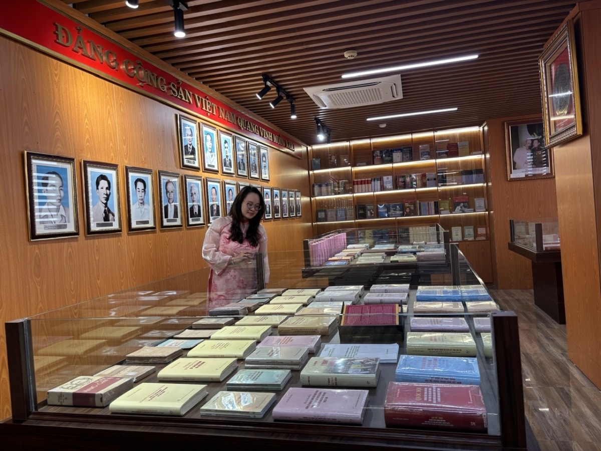 tủ sách điện tử chủ tịch hồ chí minh có nhiều tác phẩm mới hình ảnh 1 tu sach dien tu chu tich ho chi minh co nhieu tac pham moi hinh anh 1