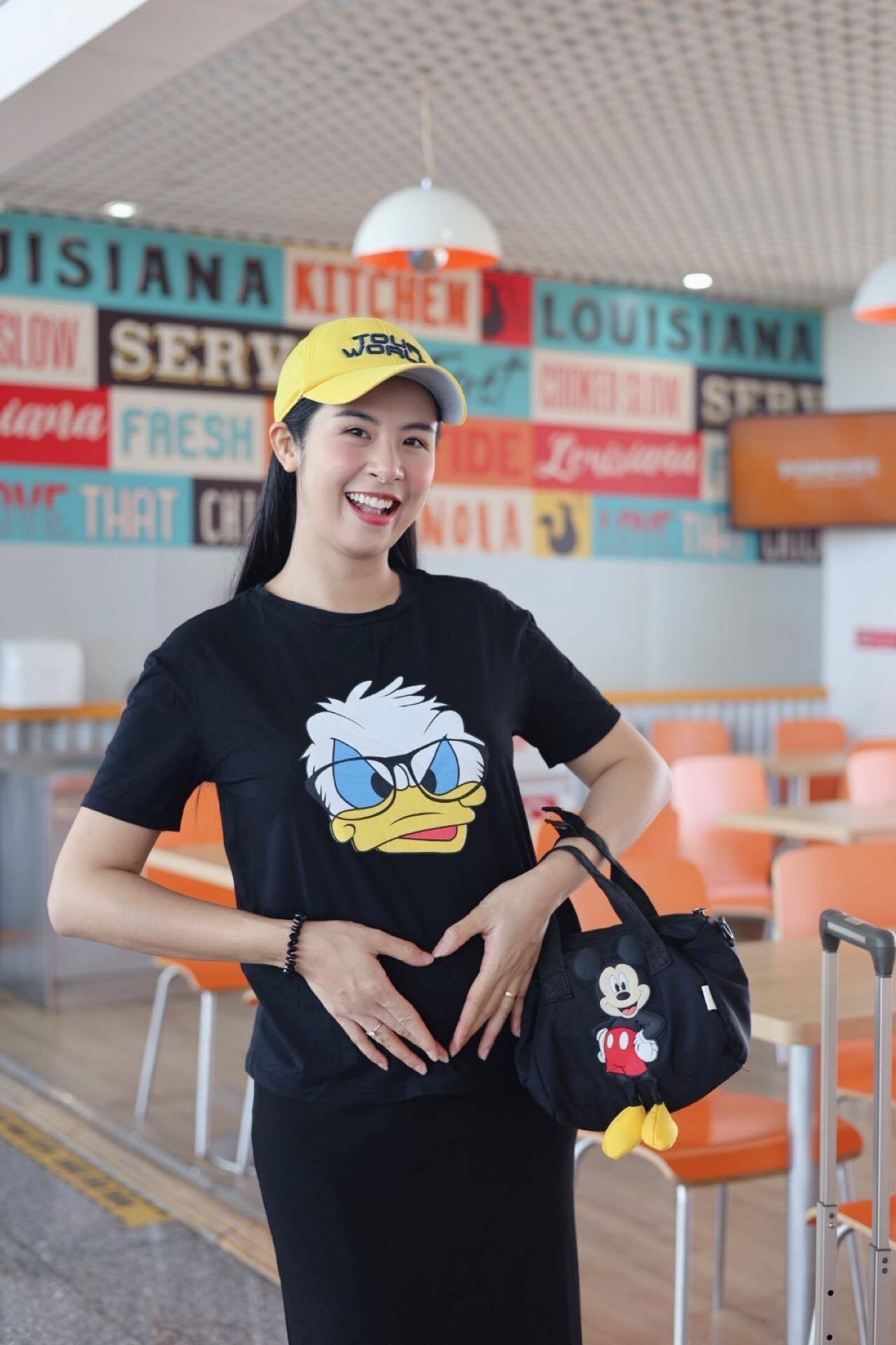 Sao Việt 15/5: Ngọc Hân ôm bụng bầu đi du lịch, Việt Trinh khoe ảnh hiếm lúc trẻ - 2