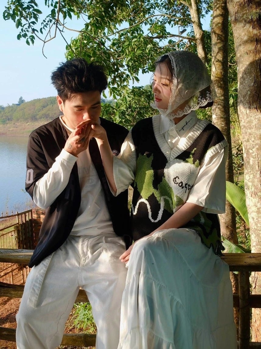 Sao Việt 15/5: Ngọc Hân ôm bụng bầu đi du lịch, Việt Trinh khoe ảnh hiếm lúc trẻ - 12