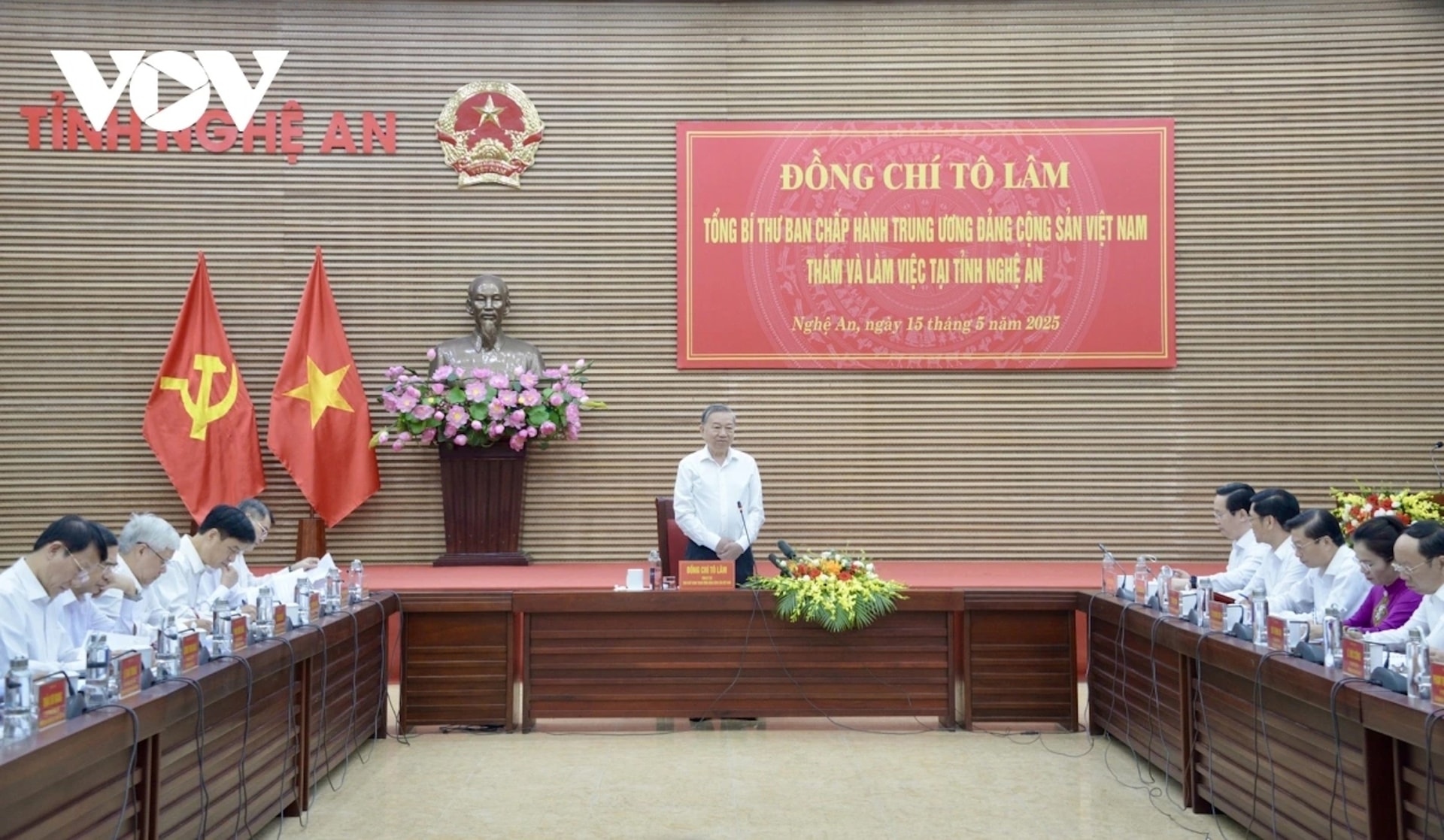 Quang cảnh buổi làm việc.